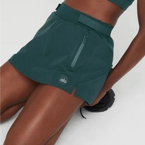 Alo High-Waist Elevation Mini Skirt midnight green size M